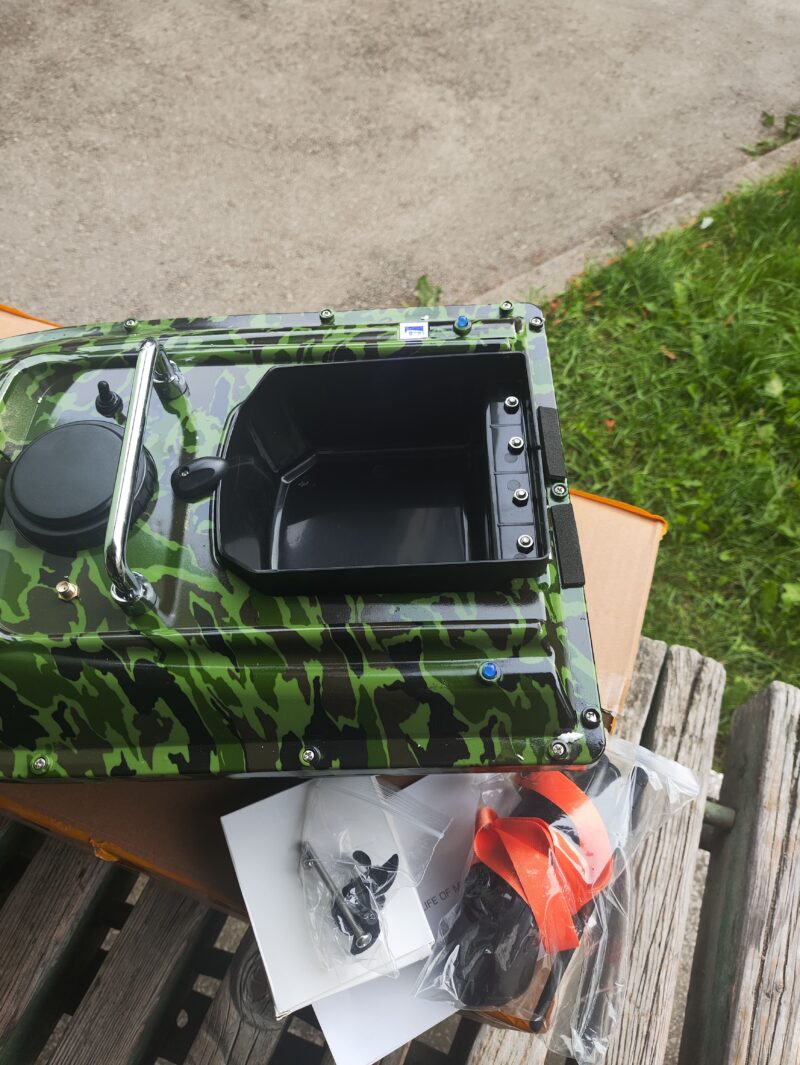 Kamufliažinis pašaro masalo gabenimo laivelis be GPS su integruota 5200mAh baterija