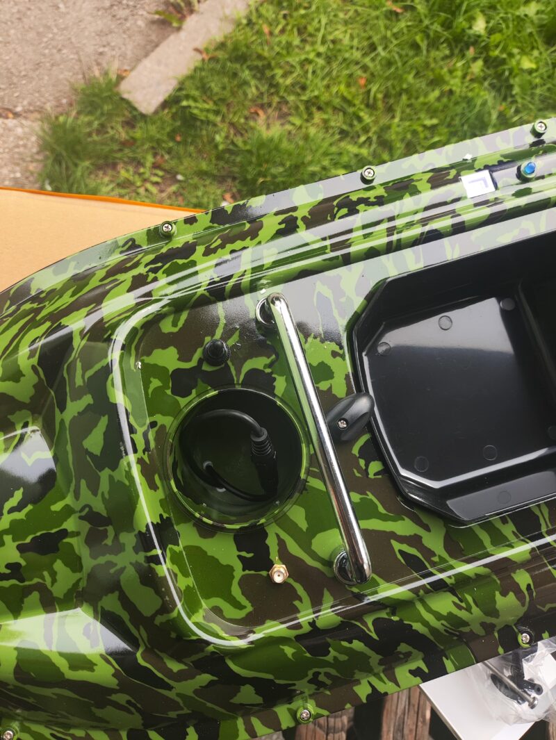 Kamufliažinis pašaro masalo gabenimo laivelis be GPS su integruota 5200mAh baterija